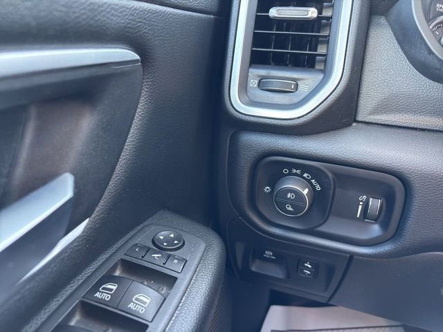 2022 RAM 1500 Big Horn Crew Cab 4x4 5'7" Box