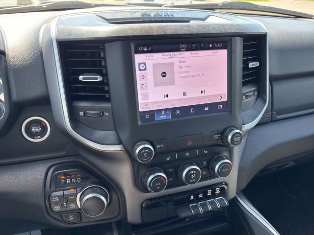 2022 RAM 1500 Big Horn Crew Cab 4x4 5'7" Box