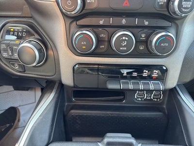 2022 RAM 1500 Big Horn Crew Cab 4x4 5'7" Box