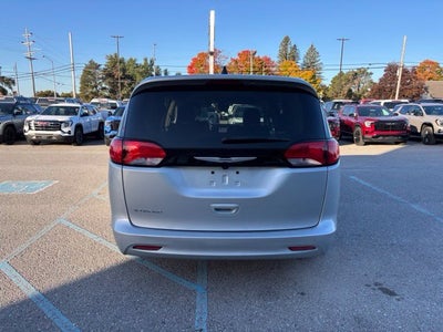 2023 Chrysler Voyager LX