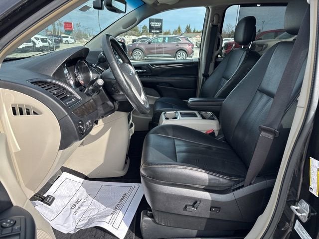 2015 Chrysler Town & Country Touring-L