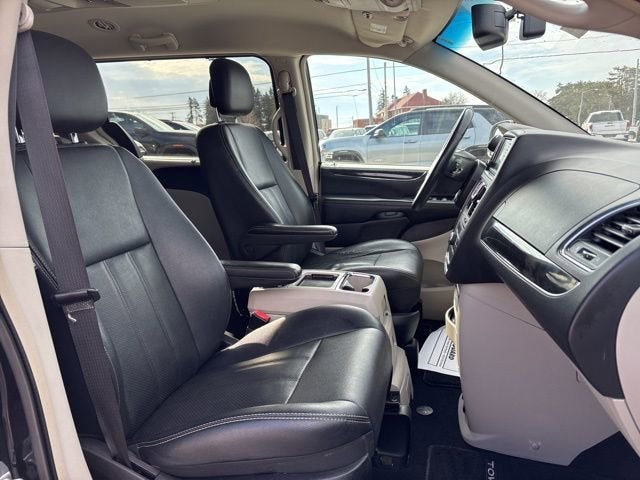 2015 Chrysler Town & Country Touring-L