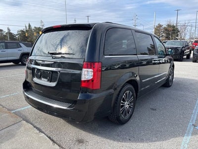 2015 Chrysler Town & Country Touring-L