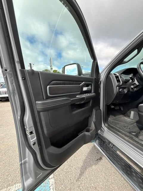 2024 RAM 3500 Big Horn Crew Cab 4x4 8' Box