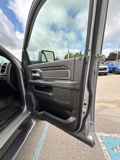 2024 RAM 3500 Big Horn Crew Cab 4x4 8' Box