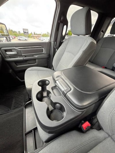 2024 RAM 3500 Big Horn Crew Cab 4x4 8' Box