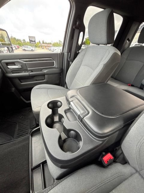 2024 RAM 3500 Big Horn Crew Cab 4x4 8' Box
