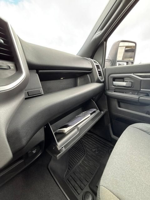 2024 RAM 3500 Big Horn Crew Cab 4x4 8' Box