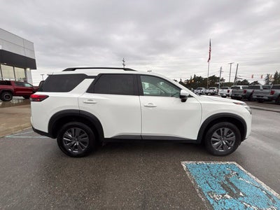 2025 Nissan Pathfinder SV