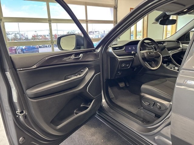 2022 Jeep Grand Cherokee Laredo 4x4