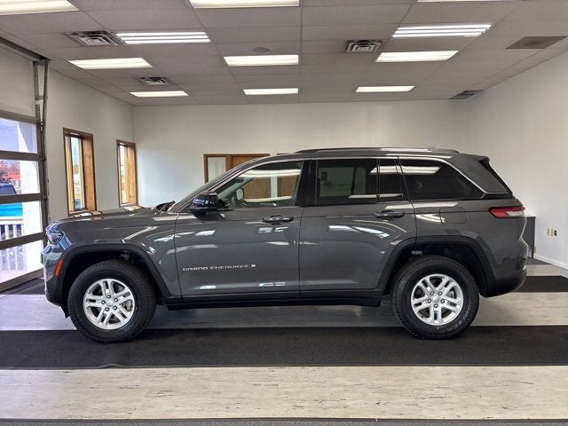 2022 Jeep Grand Cherokee Laredo 4x4