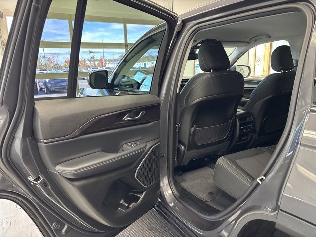 2022 Jeep Grand Cherokee Laredo 4x4