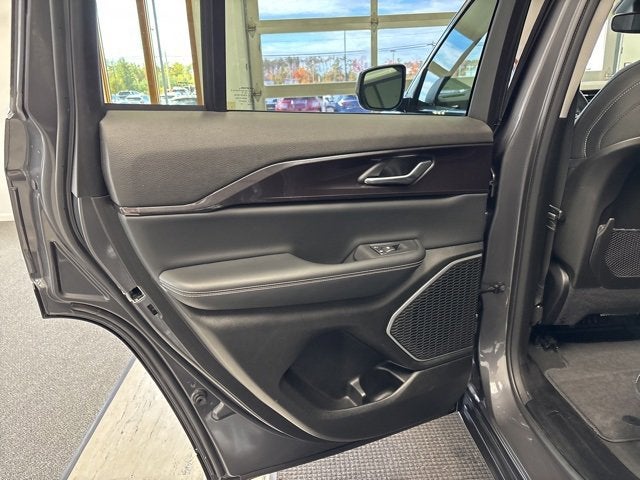 2022 Jeep Grand Cherokee Laredo 4x4