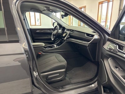 2022 Jeep Grand Cherokee Laredo 4x4