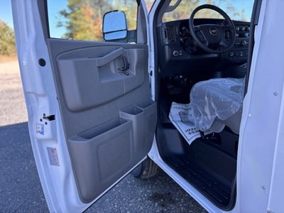 2025 Chevrolet Express Cutaway 3500 1WT