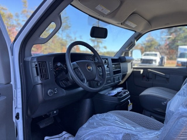 2025 Chevrolet Express Cutaway 3500 1WT