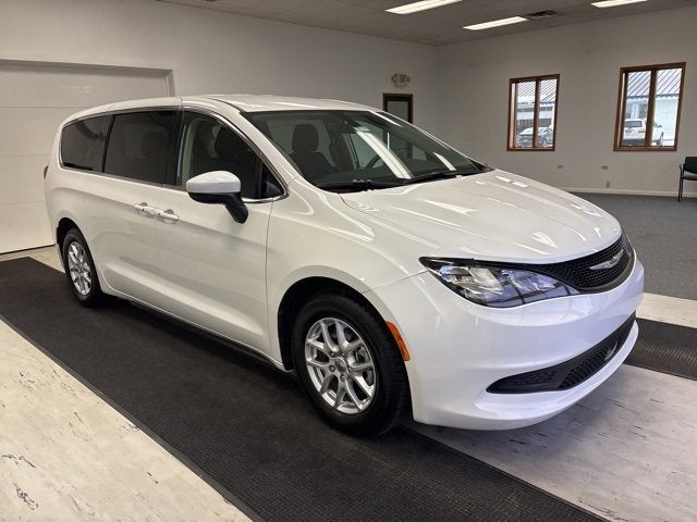 2022 Chrysler Voyager LX