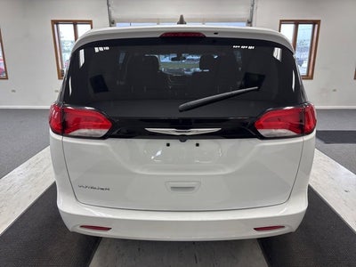 2022 Chrysler Voyager LX