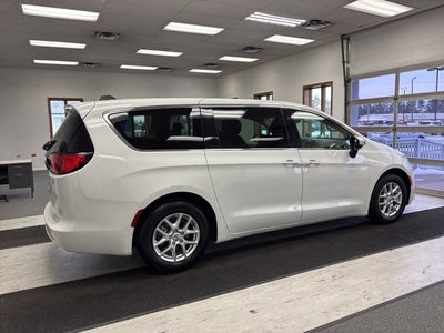 2022 Chrysler Voyager LX