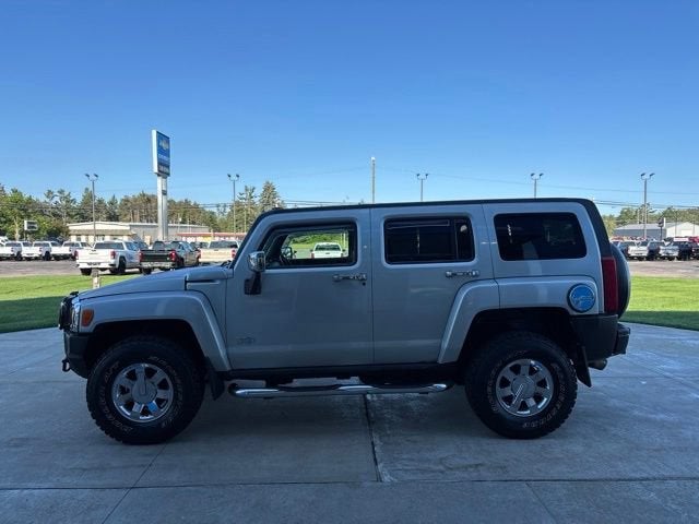 Used 2010 Hummer H3 Luxury Edition with VIN 5GTMNJEE8A8118774 for sale in Gaylord, MI