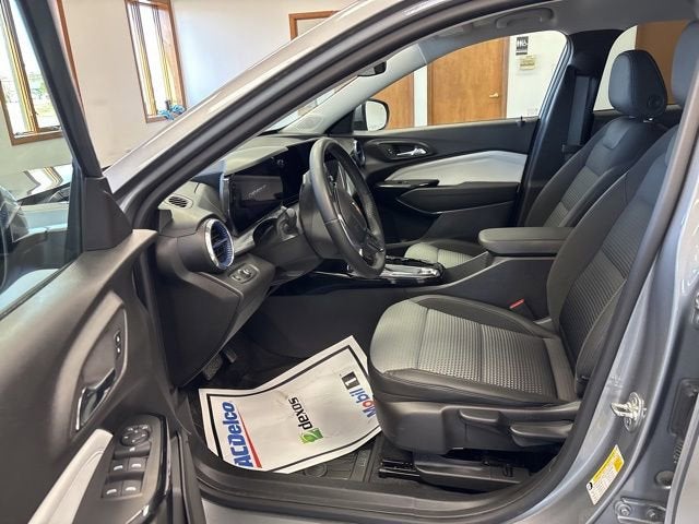 2024 Chevrolet Trax LT - Photo 10