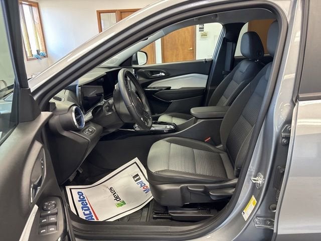 2024 Chevrolet Trax LT - Photo 9